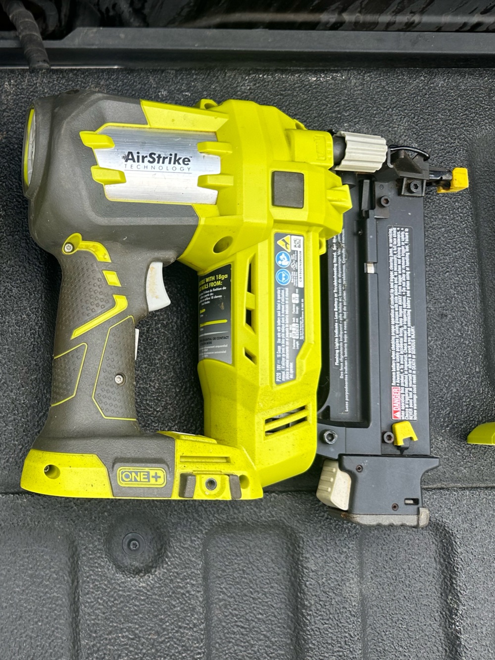 ONE+ 18V AirStrike 18-Gauge Cordless Cordless Narrow Crown Brad Nailor